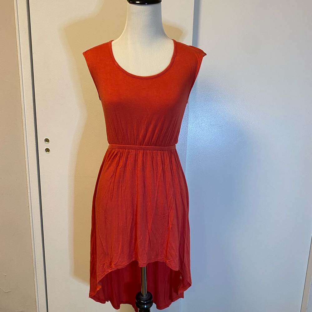 High/Low summer dress // excellent condition// upper back detail // Small